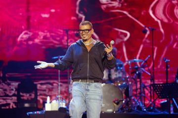 عمرو دياب يتعرض للانتقاد بسبب إطلالة قديمة! عمرو دياب يتعرض للانتقاد بسبب إطلالة قديمة!