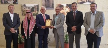 نادي علان يكرم رئيس بلدية السلط الكبرى تقديرا لدعمه المتواصل للشباب