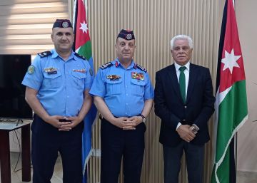 مدير شرطة البلقاء يكرم عمال الوطن في بلدية السلط الكبرى بمناسبة عيد العمال مدير شرطة البلقاء يكرم عمال الوطن في بلدية السلط الكبرى بمناسبة عيد العمال