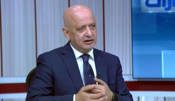 الحاج توفيق: نحو 60 ألف شاحنة دخلت من الأردن إلى سوريا منذ سقوط الاسد الحاج توفيق: نحو 60 ألف شاحنة دخلت من الأردن إلى سوريا منذ سقوط الاسد