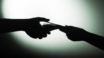 “تذكرة بـ138 دينار؟!” .. شغف جماهيري يُغذي الأسواق السوداء “تذكرة بـ138 دينار؟!” .. شغف جماهيري يُغذي الأسواق السوداء