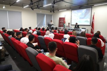 الشرق الأوسط تضع طلبتها أمام تجربة صحفية تقنية