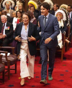 حذاء ترودو يثير الجدل خلال استقبال الملك تشارلز