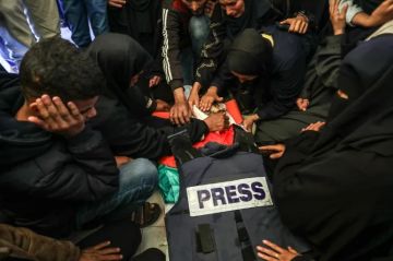 استشهاد 5 صحفيين في قصف الاحتلال المتواصل على غزة استشهاد 5 صحفيين في قصف الاحتلال المتواصل على غزة