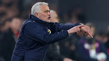 رسائل مسربة لمسؤولين أتراك.. تآمروا على مورينيو فـأقيلوا