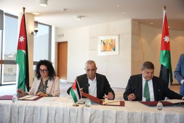 توقيع اتفاقية بين الثقافة ومؤسسة شومان ومركز هيا الثقافي لدعم مكتبة الطفل المتنقلة