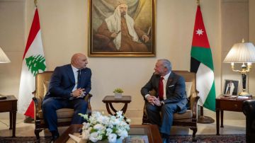 الملك والرئيس اللبناني يعقدان مباحثات في قصر بسمان الملك والرئيس اللبناني يعقدان مباحثات في قصر بسمان