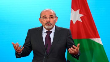 الصفدي: إنهاء الاحتلال هو السبيل لتحقيق الأمن والاستقرار بالمنطقة عاجل الصفدي: إنهاء الاحتلال هو السبيل لتحقيق الأمن والاستقرار بالمنطقة عاجل