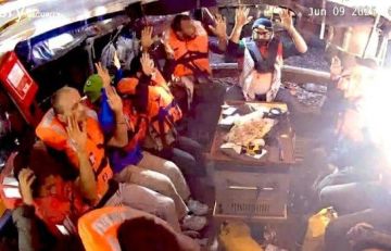 ١٢ ناشطا على متن السفينة مادلين يحركون العالم عاجل ١٢ ناشطا على متن السفينة مادلين يحركون العالم عاجل