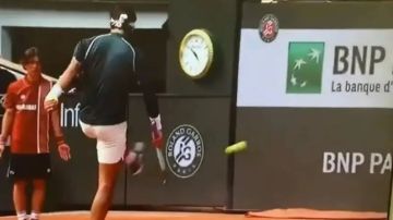 غضب بسبب عدم استبعاد لاعب تنس ركل الكرة في جسد 