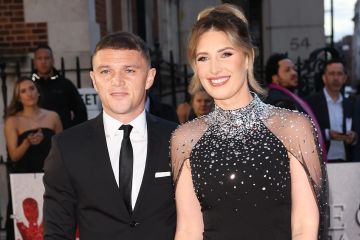 انفصال نجم نيوكاسل عن زوجته بعد رصده مع ممثلة أفلام