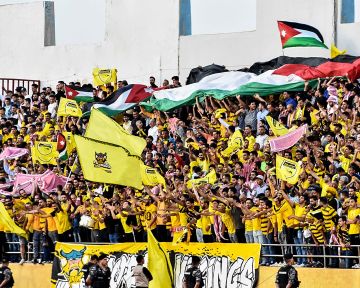 إربد تساند غزة من قلب مدرجاتها !! إربد تساند غزة من قلب مدرجاتها !!