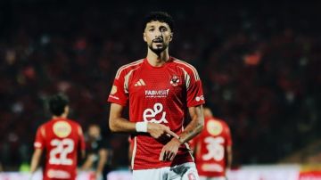 الأهلي المصري يرفض التخلي عن مهاجمه وسام أبو علي الأهلي المصري يرفض التخلي عن مهاجمه وسام أبو علي