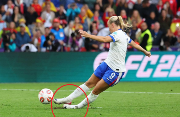 قرار تاريخي في نهائي كأس أوروبا للسيدات.. لمسة جوليان ألفاريز تغير قواعد ركلات الترجيح (صورة) قرار تاريخي في نهائي كأس أوروبا للسيدات.. لمسة جوليان ألفاريز تغير قواعد ركلات الترجيح (صورة)