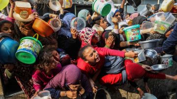 من مصر والأردن.. قوافل مساعدات تضم 160 شاحنة تتجه نحو غزة