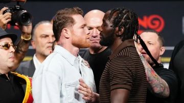 الجمعة.. بدء طرح تذاكر النزال التاريخي بين كانيلو وكروفورد