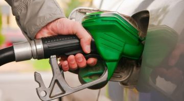 الشوبكي: الضريبة المقطوعة على المحروقات تبقي الأسعار مرتفعة رغم تراجع النفط عالميا الشوبكي: الضريبة المقطوعة على المحروقات تبقي الأسعار مرتفعة رغم تراجع النفط عالميا