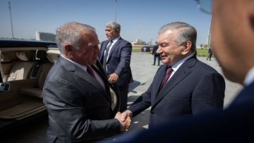 الملك يجري مباحثات مع رئيس أوزبكستان في سمرقند الملك يجري مباحثات مع رئيس أوزبكستان في سمرقند