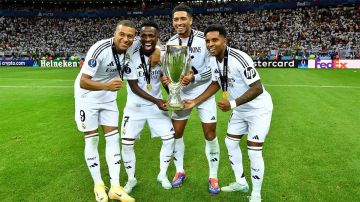 بعد تطاوله على ألونسو .. نجم ريال مدريد يطلب الرحيل "فورا" بعد تطاوله على ألونسو .. نجم ريال مدريد يطلب الرحيل "فورا"