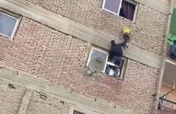 فيديو لسائح كويتي ينقذ طفلا مصريا بطريقة بطولية.. ما حقيقته؟ فيديو لسائح كويتي ينقذ طفلا مصريا بطريقة بطولية.. ما حقيقته؟