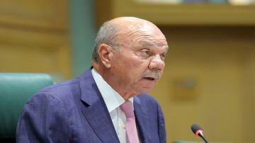 الفايز والسفير القطري لدى المملكة يبحثان الأوضاع الراهنة بالمنطقة الفايز والسفير القطري لدى المملكة يبحثان الأوضاع الراهنة بالمنطقة