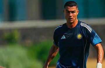 كريستيانو رونالدو يطلب التعاقد مع نجم مارسيليا الفرنسي كريستيانو رونالدو يطلب التعاقد مع نجم مارسيليا الفرنسي