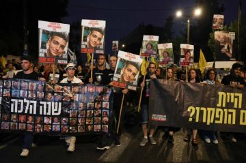 عائلات الأسرى الإسرائيليين: نصعد احتجاجنا خشية من عرقلة ممنهجة لصفقة تبادل عائلات الأسرى الإسرائيليين: نصعد احتجاجنا خشية من عرقلة ممنهجة لصفقة تبادل