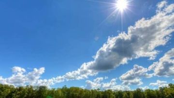 الأربعاء: أجواء صيفية معتدلة نهارا ولطيفة ليلا الأربعاء: أجواء صيفية معتدلة نهارا ولطيفة ليلا