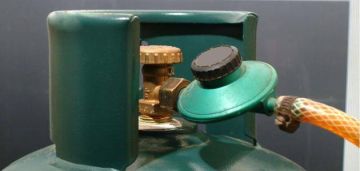 وفاة وإصابة إثر تسرب غاز من اسطوانة الغاز في محافظة الطفيلة وفاة وإصابة إثر تسرب غاز من اسطوانة الغاز في محافظة الطفيلة