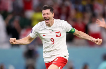 ليفاندوفسكي ينعش آمال بولندا ويطوي صفحة الخلافات