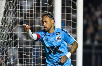 نيمار يحتفل على طريقة نجم الهلال.. ويوجه رسالة إلى أنشيلوتي بعد ثنائيته في الدوري البرازيلي