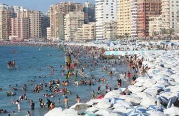 مصر تخلي شواطئ شهيرة بالبلاد بعد حادث غرق الفتيات الجماعي مصر تخلي شواطئ شهيرة بالبلاد بعد حادث غرق الفتيات الجماعي