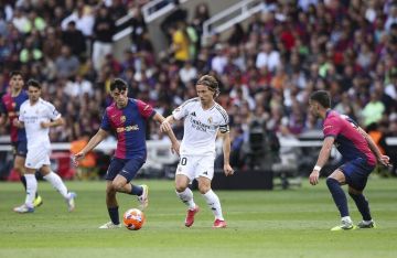 فضيحة على الهواء.. قناة برشلونة تسخر من أحد أساطير ريال مدريد (فيديو) فضيحة على الهواء.. قناة برشلونة تسخر من أحد أساطير ريال مدريد (فيديو)