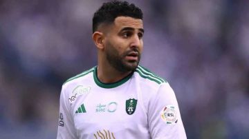 جماهير الأهلي السعودي لن تنسى .. كيف بدأ رياض محرز موسمه بخطأ فادح؟ جماهير الأهلي السعودي لن تنسى .. كيف بدأ رياض محرز موسمه بخطأ فادح؟