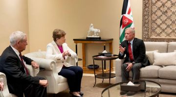 جلالة الملك يستقبل أعضاء الكونغرس الأمريكي