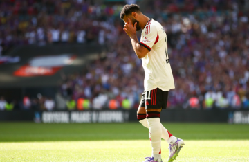 صلاح يفقد سحره في لقاء كريستال بالاس وتقييم كارثي لأدائه صلاح يفقد سحره في لقاء كريستال بالاس وتقييم كارثي لأدائه