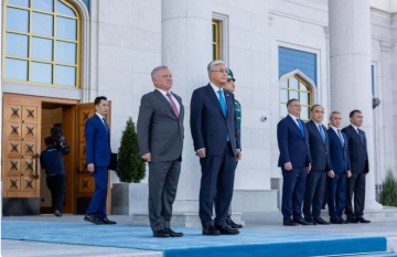 الملك يصل إلى قصر أكوردا ويلتقي رئيس جمهورية كازاخستان الملك يصل إلى قصر أكوردا ويلتقي رئيس جمهورية كازاخستان