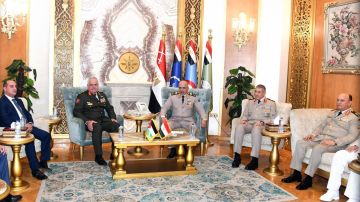 رئيس أركان الجيش الأردني يبحث سبل تعزيز التعاون العسكري مع وزير الدفاع المصري