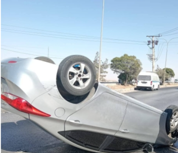 انقلاب مركبة خصوصي بعد إشارة مخيم عزمي المفتي بإتجاه عمان