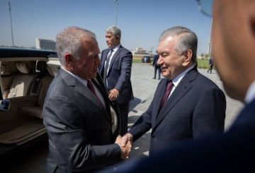 الملك يصل إلى مركز المؤتمرات في سمرقند