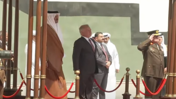 الملك وأمير قطر يعقدان مباحثات في قصر بسمان الزاهر الملك وأمير قطر يعقدان مباحثات في قصر بسمان الزاهر