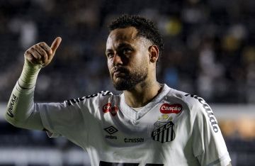 شاهد.. نيمار يستعرض مهاراته في شاهد.. نيمار يستعرض مهاراته في