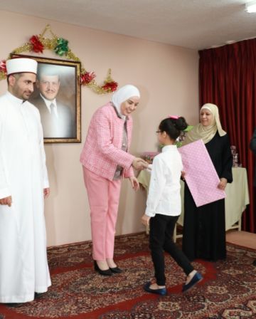 بني مصطفى تكرم عددا من حفظة القرآن الكريم في مثابة دار الإيمان للأيتام