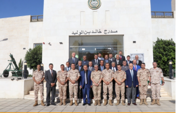 كلية الدفاع تنظم برنامج الحوار الاستراتيجي لمحاضري مادة العلوم العسكرية كلية الدفاع تنظم برنامج الحوار الاستراتيجي لمحاضري مادة العلوم العسكرية