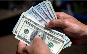 انخفاض أسعار الدولار عالميا