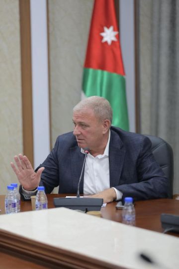 عطية يطالب الحكومة بتجميد قرار رفع الرسوم الجامعية في جامعة مؤتة عطية يطالب الحكومة بتجميد قرار رفع الرسوم الجامعية في جامعة مؤتة