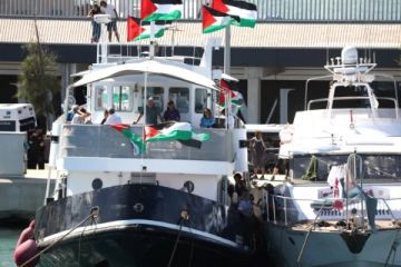 سفن أسطول الصمود تقترب من شواطئ غزة سفن أسطول الصمود تقترب من شواطئ غزة