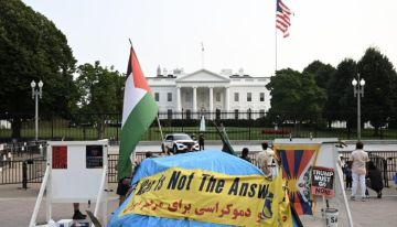 بالتزامن مع إعادة وزارة الحرب.. ترمب يأمر بإزالة خيمة مناهضة للحروب بالتزامن مع إعادة وزارة الحرب.. ترمب يأمر بإزالة خيمة مناهضة للحروب