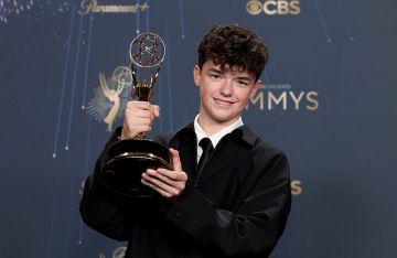 نجومية مبكرة.. أوين كوبر أصغر فائز بالإيمي عن أداء استثنائي في المراهقة