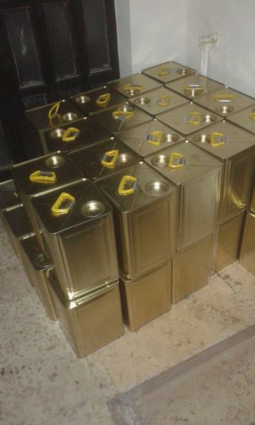 ضبط 30 تنكة زيت زيتون مغشوشة تم الترويج لها إلكترونيا ضبط 30 تنكة زيت زيتون مغشوشة تم الترويج لها إلكترونيا